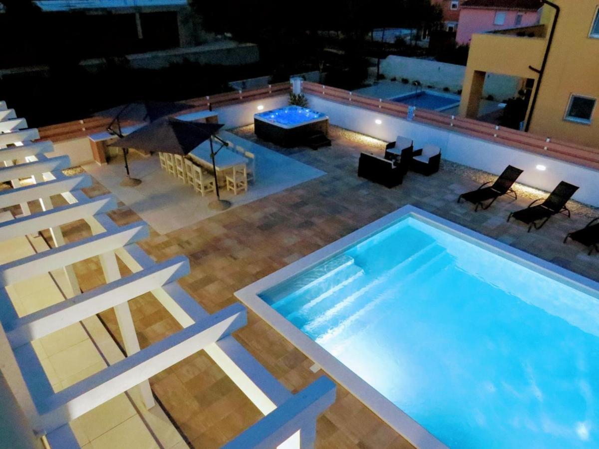 Villa Olivia - New And Modern House With Pool, Souna, Jacuzzi & Playground, Liznjan - Istra 外观 照片