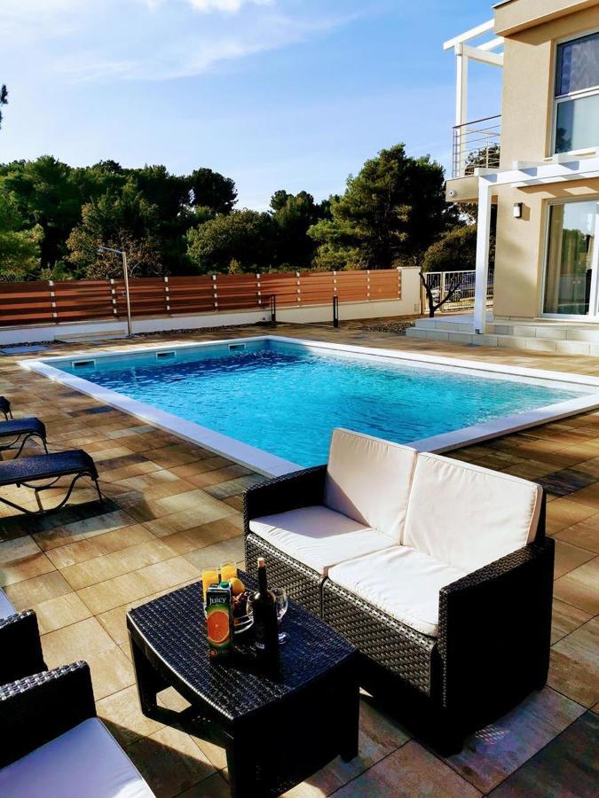 Villa Olivia - New And Modern House With Pool, Souna, Jacuzzi & Playground, Liznjan - Istra 外观 照片